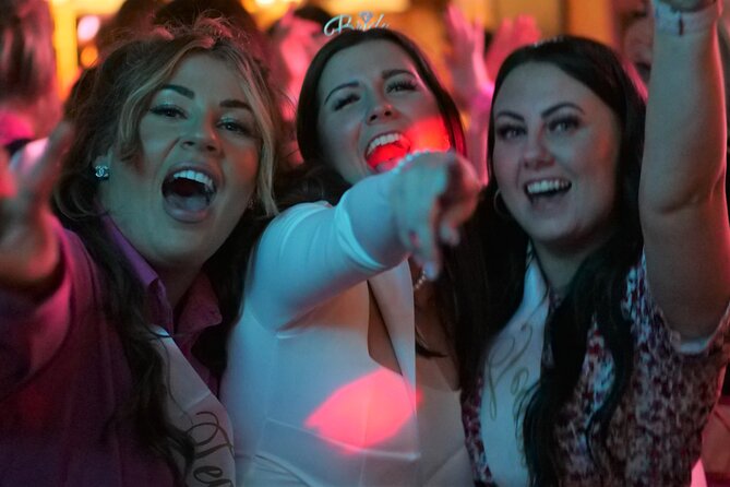 Paris Latin Quarter Pub Crawl Bars and Clubs - A five-minute Panthéon photo stop