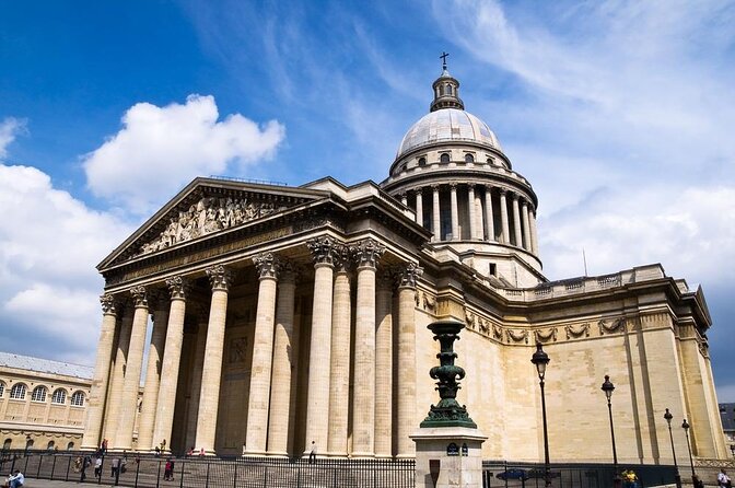 Paris Latin Quarter Pub Crawl Bars and Clubs - Returning to Rue de la Huchette for more bars