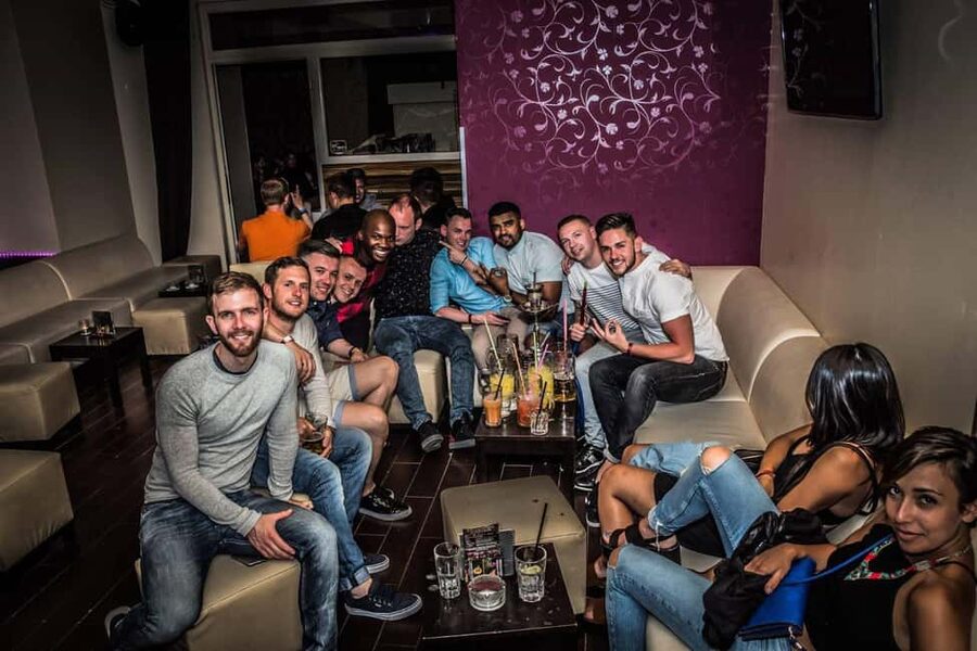 Paris: Pub Crawl with Shots and Nightclub Entry - Who should book this experience?