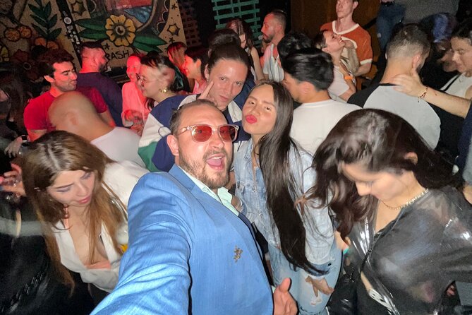 Party Crawl: 6 Nightclubs, DiscoTruck, AfterParty, 1h Openbar pub - Starting with games near Chorro de Quevedo