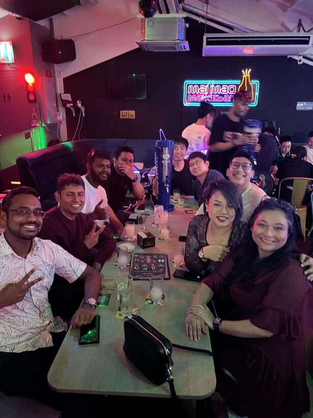 Party Singapore Bespoke Pub Crawl - Why the smaller group matters