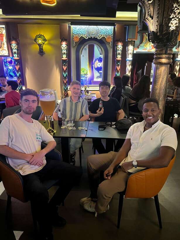 Party Singapore Bespoke Pub Crawl - Who should book this Singapore nightlife experience?