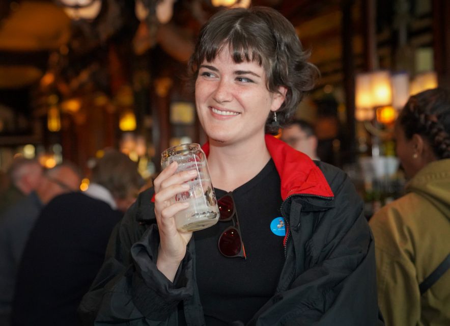 Philadelphia: Guided Tour with Pub Crawl - Stop four: A final bar and a social finish