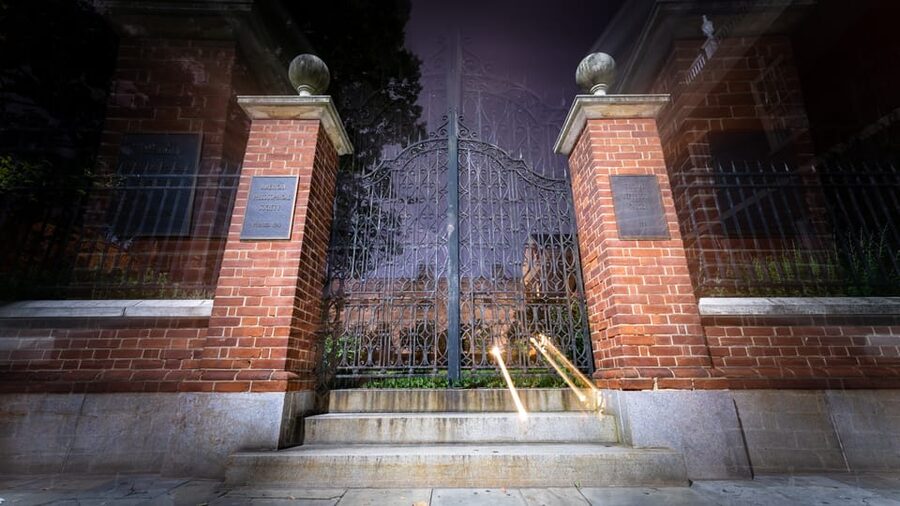 Philly Ghosts Boos and Booze Haunted Pub Crawl - Who should book this haunted pub crawl?
