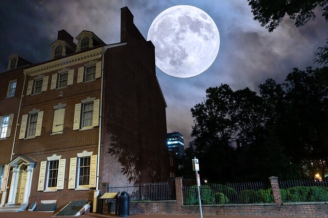 Philly Ghosts Boos and Booze Haunted Pub Crawl - Independence Hall, Benjamin Franklin, and Benedict Arnold