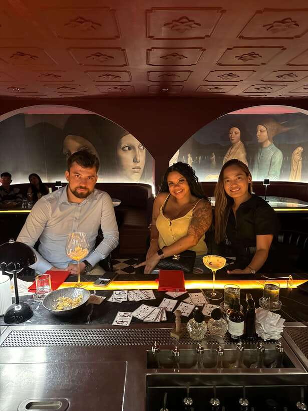 Poblacion Makati Bar Hopping Experience - Second stop, house and techno in a club setting