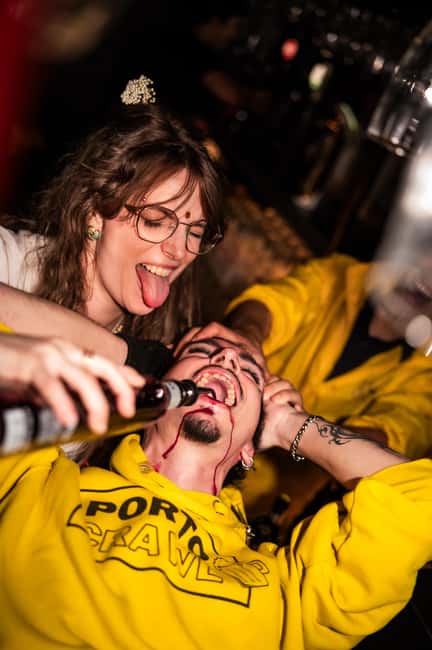 Porto: 4 Bar Pub Crawl, 7 Drinks, & Skip-the-Line Club Entry - What this Porto night is really designed to do