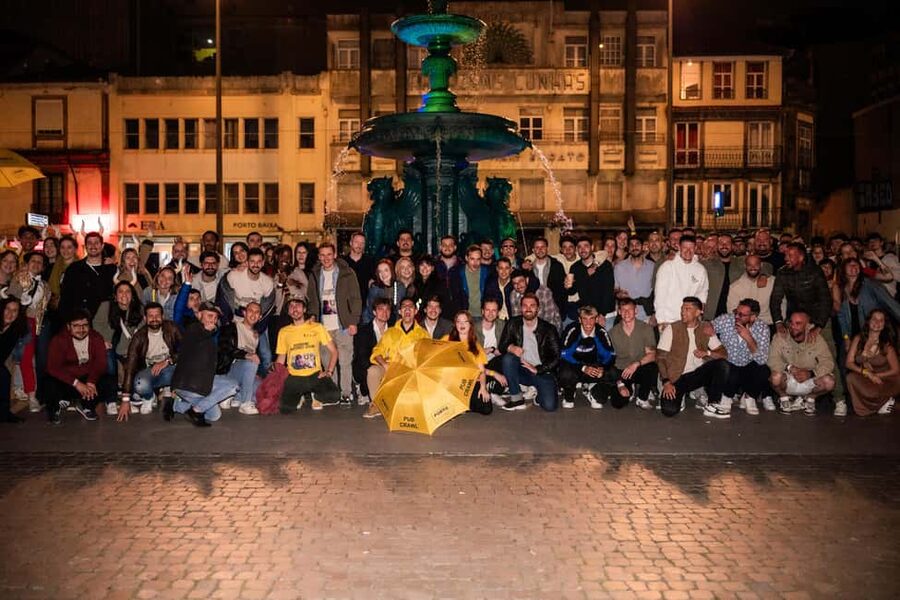 Porto: 4 Bar Pub Crawl, 7 Drinks, & Skip-the-Line Club Entry - Two hours around Largo de Alberto Pimentel