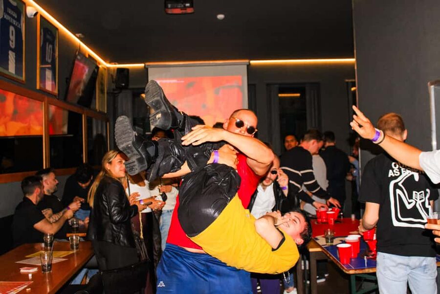 Porto: 4 Bar Pub Crawl, 7 Drinks, & Skip-the-Line Club Entry - The social side: excellent for solo visitors