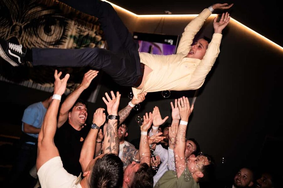 Porto: 4 Bar Pub Crawl, 7 Drinks, & Skip-the-Line Club Entry - Starting at Fonte dos Leões