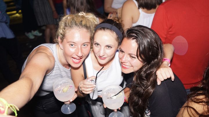 Porto: Pub Crawl with 6 Drinks and VIP Club Entry - The Guides Make or Break the Evening