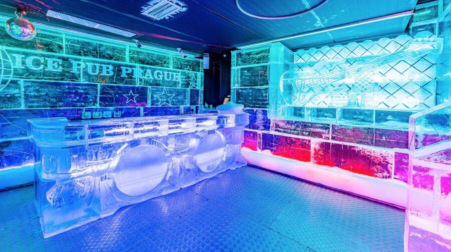 Prague: Entry ticket to Ice Pub Prague with Nightclub Option - How crowded is the room?