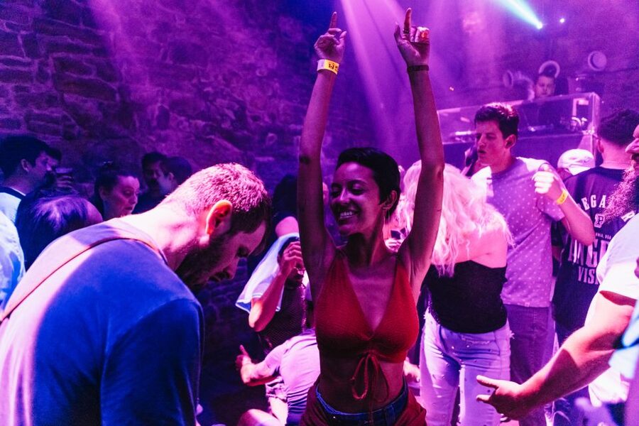 Prague: Pub Crawl with Unlimited Drinks & 5-floor Club Entry - The first bar: free drinks, games, and the social warm-up