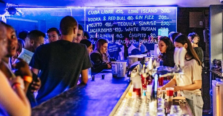 Prague: Pub Crawl with Unlimited Drinks & 5-floor Club Entry - Practical advice for a smoother night