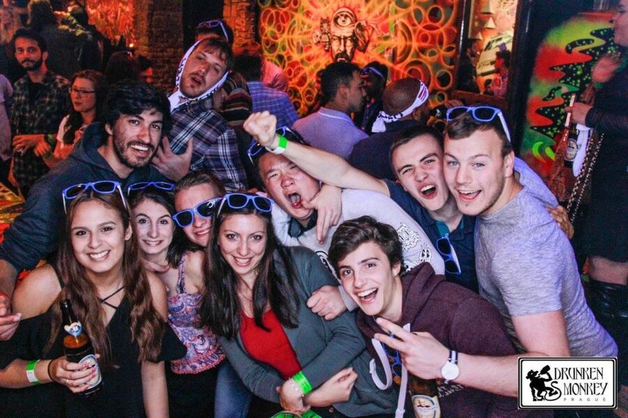 Prague: Pub Crawl with Unlimited Drinks, Bars & Club Entry - Key points to know before you book