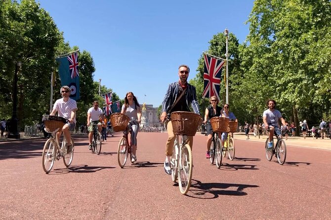 Private Royal London Bike Tour with pub & street art - Key points at a glance