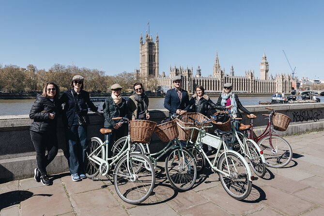 Private Royal London Bike Tour with pub & street art - A 15-minute break at the Lamb & Flag