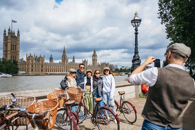 Private Royal London Bike Tour with pub & street art - Cleopatra’s Needle and the South Bank