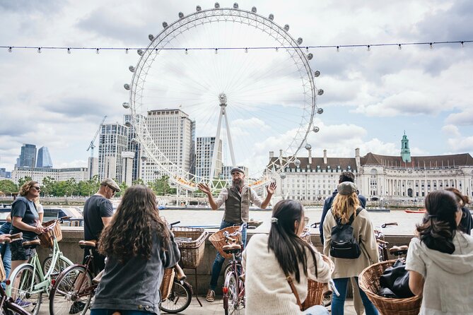 Private Royal London Bike Tour with pub & street art - Archbishop’s Park and Lambeth Palace