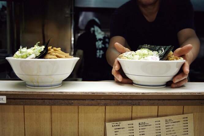 Private Shinjuku Bar Hopping Tour with Guide - Starting at the UNIQLO meeting point