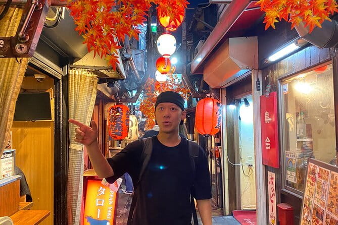 [Private]Shinjuku Golden Gai Bar Hopping w/ Japanese Local Guide - Starting at Shinjuku East Exit at 7 PM