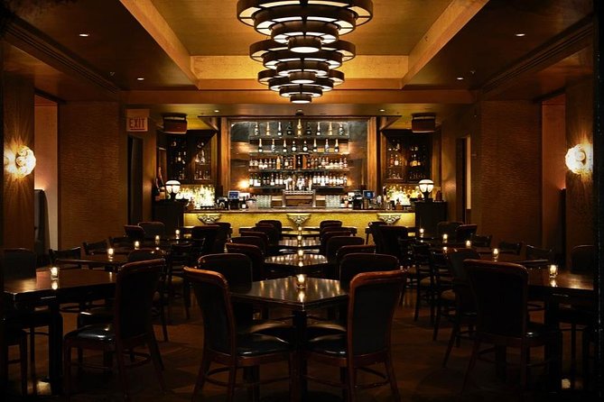 Private Speakeasy Pub Crawl in Chicago with Local Historian - Who will get the most from this experience