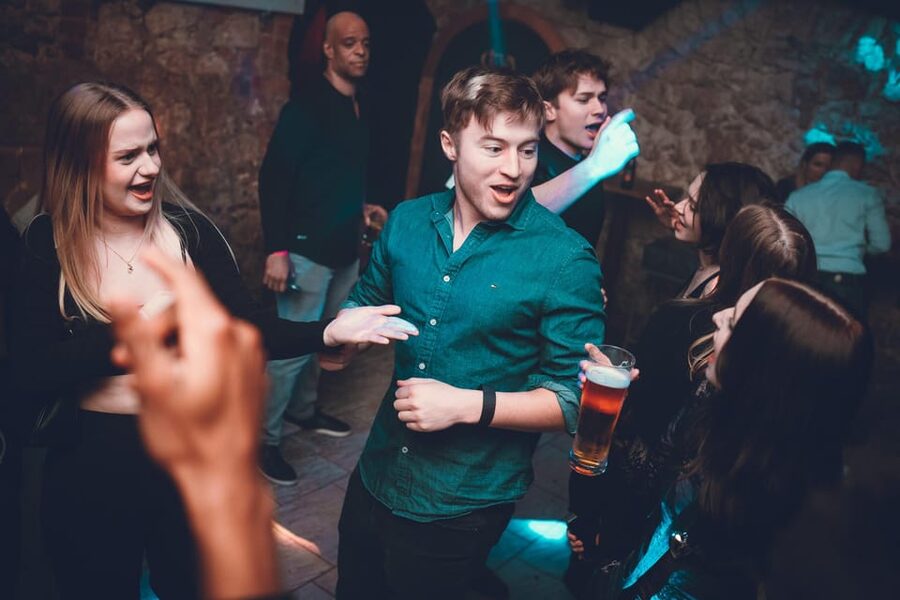 Pub Crawl - 1-hour Open Bar then Vip to 5 Clubs - Krakow - The first hour: an open bar before the club route
