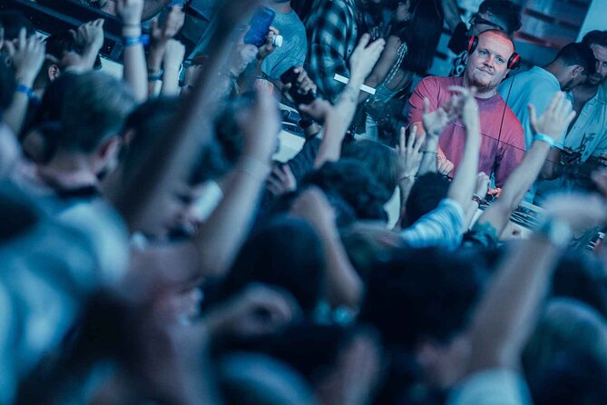 Pub Crawl Barcelona by EVOLVE The BEST night experience - La Rambla and the final nightclub
