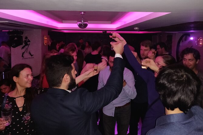 Pub Crawl Dubai: Private, Birthdays & Corporate Events - Dubai Marina: a relaxed first hour
