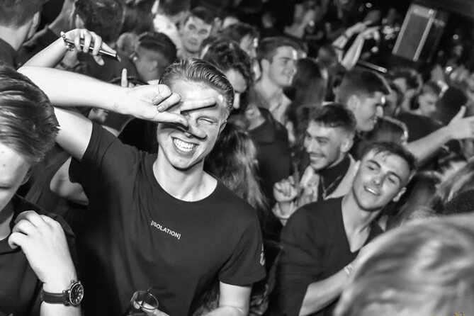 Pub Crawl Madrid by Mad Party Crew - The final club: four possible hours of late-night energy