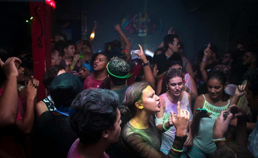Pub Crawl Nice: Free Shots,Best Bar, Secret Surprise with us - What the guides add to the $99 price