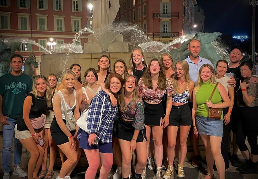 Pub Crawl Paris: Drink, Laugh, Meet the World - The social side is the real reason to book