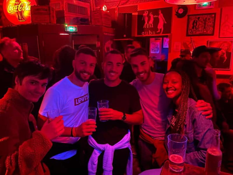 Pub Crawl Paris: Drink, Laugh, Meet the World - What to expect at the three bar visits