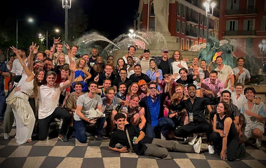 Pub Crawl Paris: Drink, Laugh, Meet the World - Four stops, four free shots, one moving party