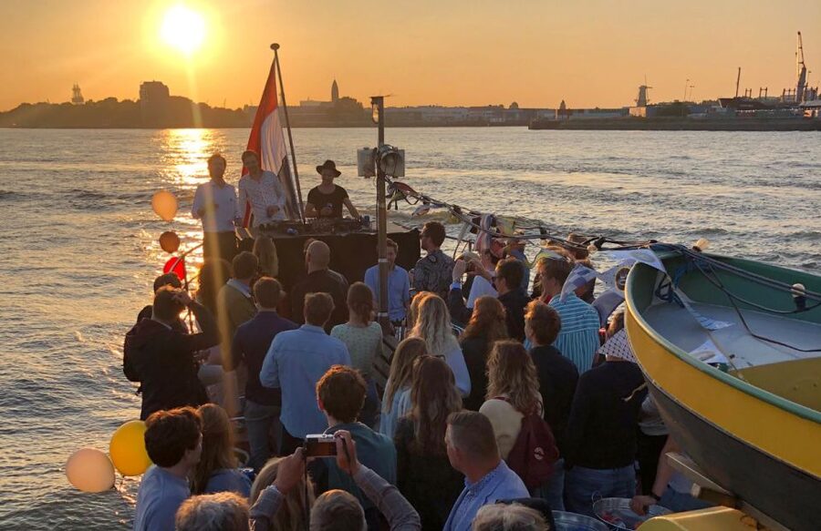 Rotterdam: Pub Cruise with Drinks and Bites - Booking, cancellation, and arrival advice