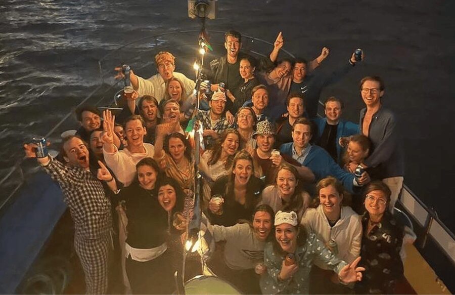 Rotterdam: Pub Cruise with Drinks and Bites - Music, company, and the pub atmosphere