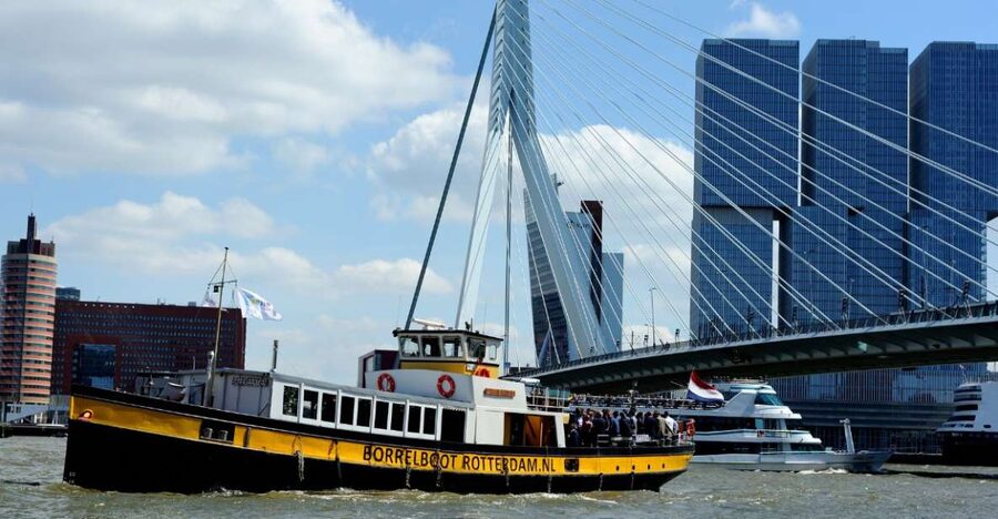 Rotterdam: Pub Cruise with Drinks and Bites - Rain or shine, with a few limits