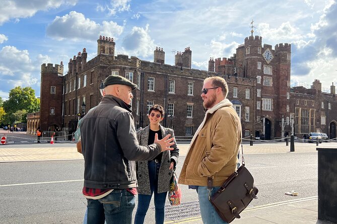 Royal Historic Pubs Walking Guided Tour in London - Why this pub walk feels different from a standard London tour