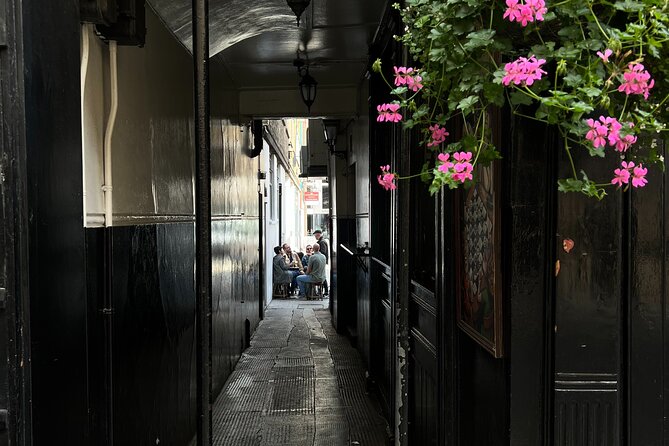 Royal Historic Pubs Walking Guided Tour in London - Timing, weather, and practical comfort