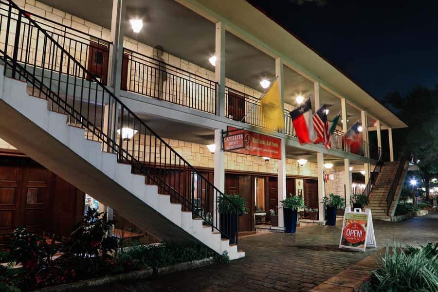 San Antonio: Spirits & Spirits Haunted Pub Crawl - Starting at the Crockett Hotel with a lantern