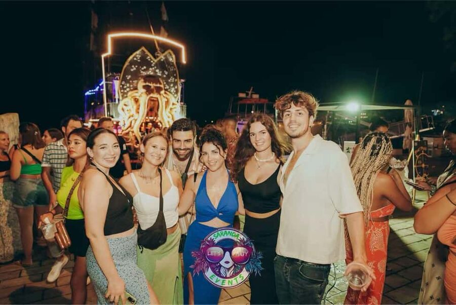 Sarande: Pub Crawl & Boat Party, 6 Shots, 1 Beer Club Entry - Key points at a glance