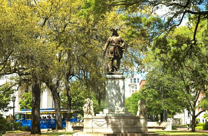 Savannah Ghost Tour with the Guy in the Kilt + Bar Stops - What Kind of Ghost Tour Is This?