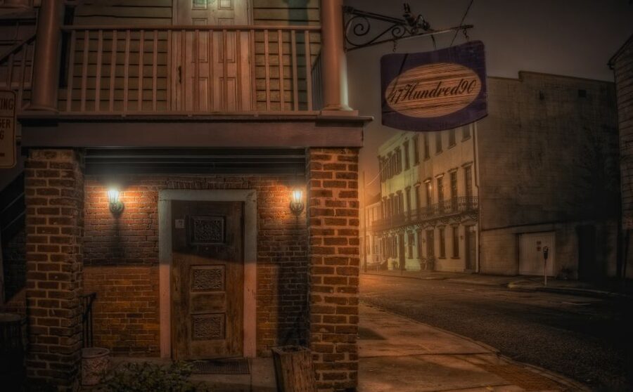 Savannah: Haunted Pub Crawl - Factor’s Walk and the city’s darker corners