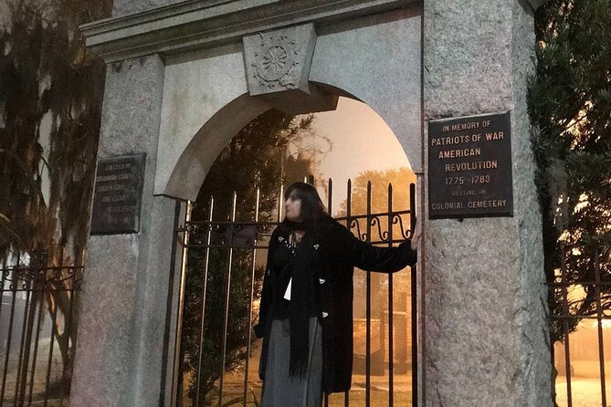 Savannah Haunted Pub Crawl Walking Tour - The Marshall House links ghosts with wartime suffering