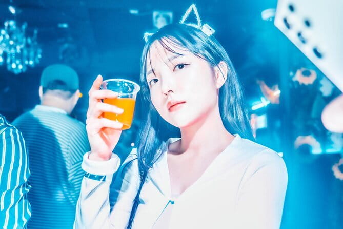 Seoul: LGBTQ+ Pub Crawl and Drag Show with Local Drag Queen - What the $41.96 price really covers
