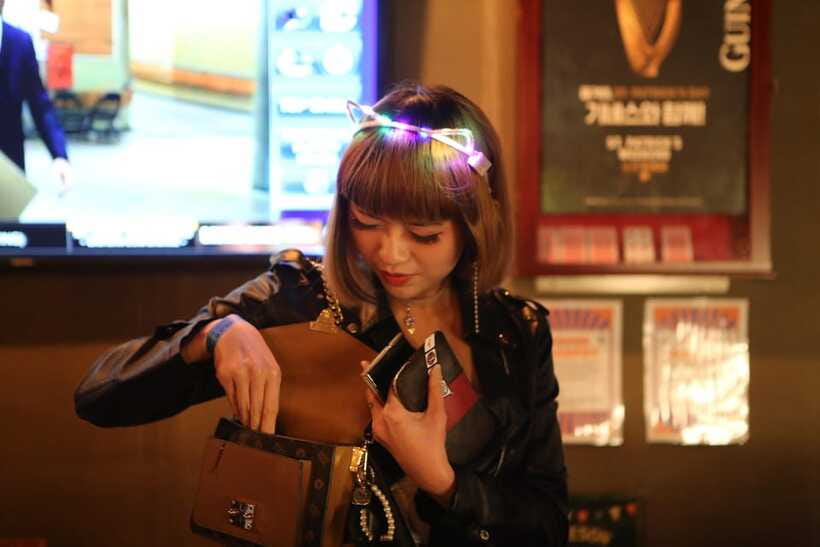 Seoul: LGBTQ+ Pub Crawl and Drag Show with Local Drag Queen - Should you book the Haebangchon LGBTQ+ crawl?
