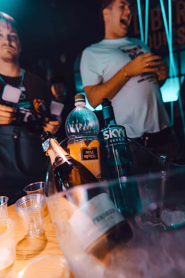 Seoul: Premium Pub Crawl with Open Bottles - Choosing between Itaewon and Hongdae