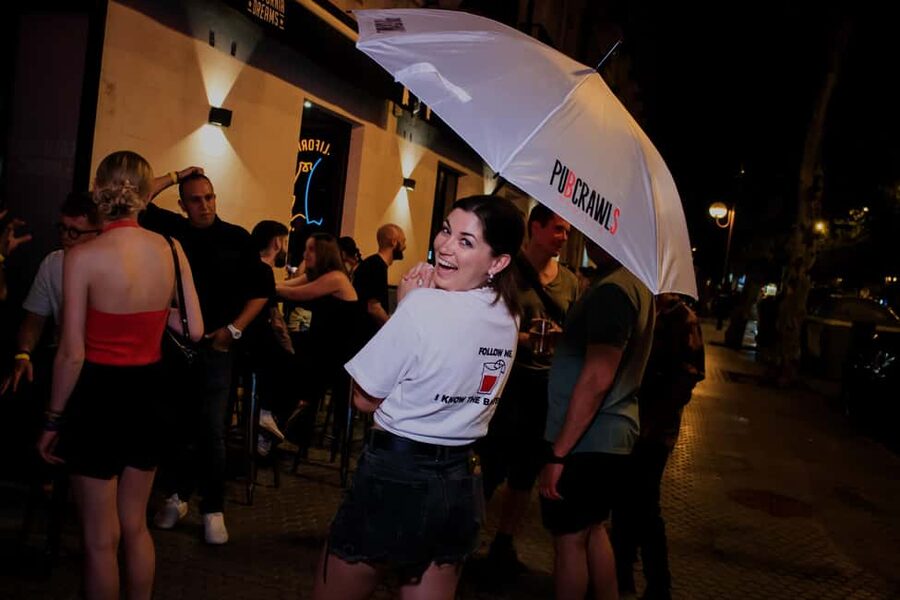 Seville: 3 Bars Pub Crawl + VIP Club Entrance & 3 Free Shots - What this Seville night is really offering