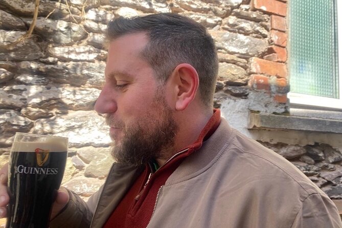 Shared Local Pubs Walking Tour in Dingle Ireland - Foxy John’s and the pleasure of a local story