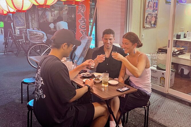 Shinjuku: Private Bar Hopping - Optional karaoke at Manekineko